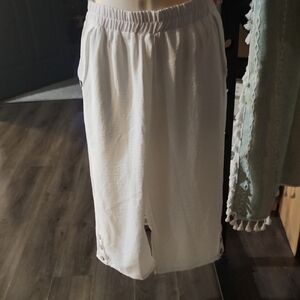 Women's White Cropped Pants
